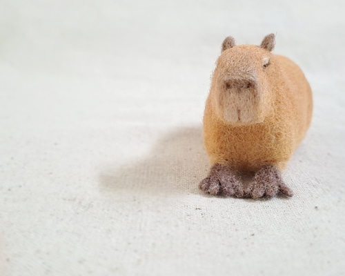 カピバラ羊毛フェルト うつ伏せカピバラ羊毛フェルト