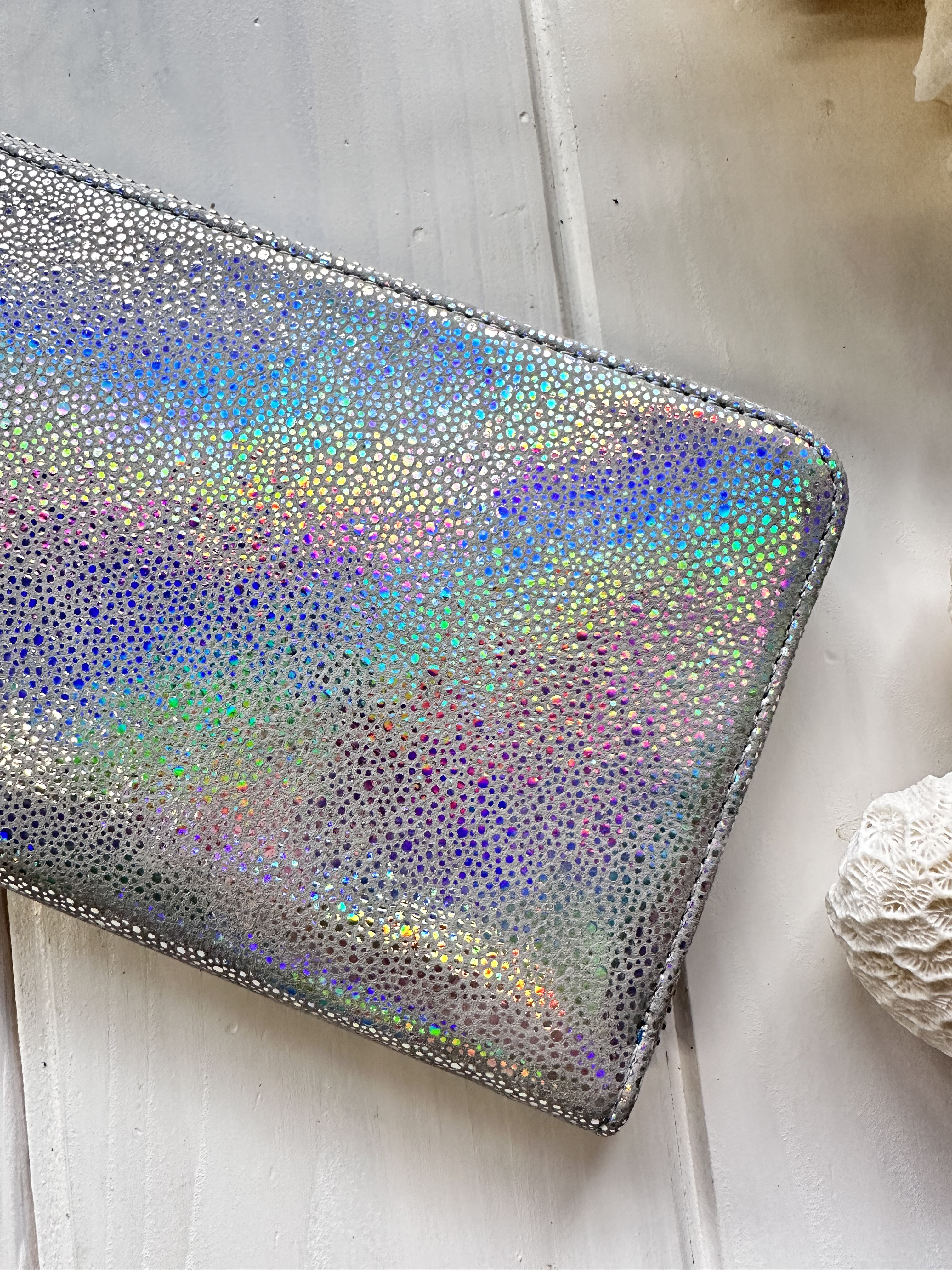 収納力重視！長財布〈TORON〉Aurora silverオーロラシルバー