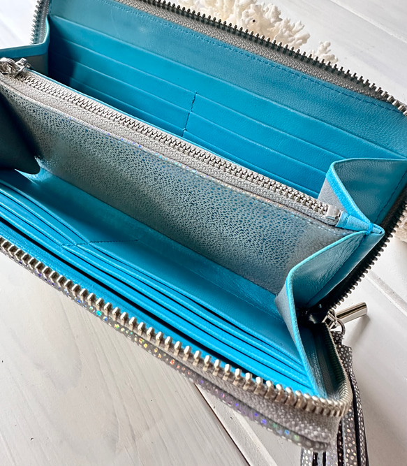 収納力重視！長財布〈TORON〉Aurora silverオーロラシルバー 5枚目の画像