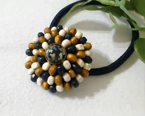 シュシュ  ヘアゴム  ブラウン/ウッドビーズ ヘアアクセサリー ヘアゴム ヘアアクセ レトロデザインウッド