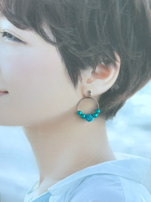 【水引アクセサリー】あわじ玉ピアス／イヤリング(フープデザイン)　color：水色・ターコイズ　晴れやかブルー 3枚目の画像