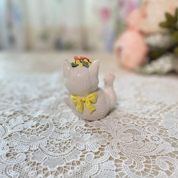 【陶器】おめかし猫ちゃん　置物　ねこ 2枚目の画像