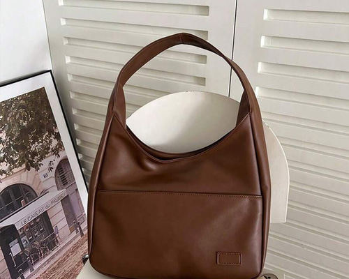 PAULE KA 美品 ショルダーバッグ オールレザー 肩掛け グレープ/濃紫 PAULE KA 美品 ショルダーバッグ オールレザー 肩掛け グレープ/濃紫