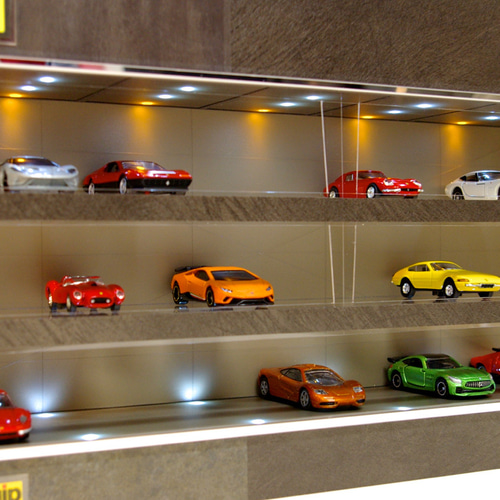 1/64展示30台可・3層式ブラウン梨地・ディスプレーBOX / LED25灯 1/64展示30台可・3層式ブラウン梨地・ディスプレーBOX / LED25灯