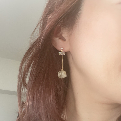 ドライフラワー 押し花 レジン 揺れるピアス イヤリング 大人可愛い