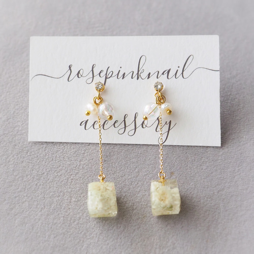 ドライフラワー 押し花 レジン 揺れるピアス イヤリング 大人可愛い