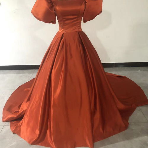 大好評中！テラコッタ色 カラードレス 編み上げ 華やかなトレーン  