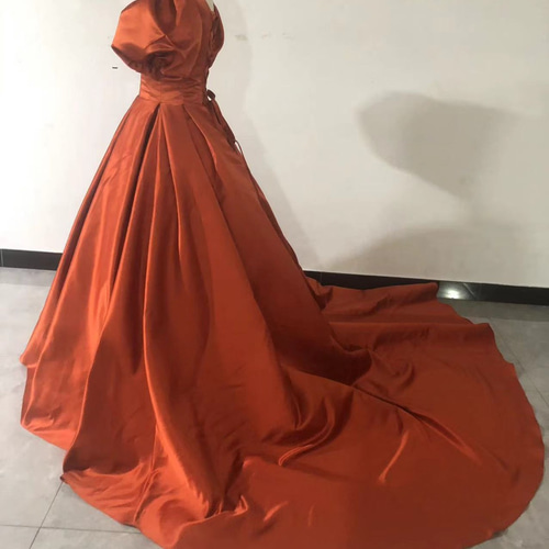 大好評中！テラコッタ色 カラードレス 編み上げ 華やかなトレーン  