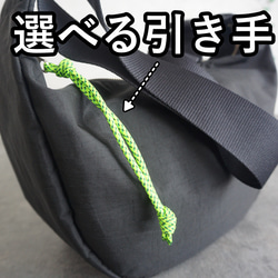 （全33色から選べる引き手）コンパクトで大容量!丸型ハーフムーン お出掛けショルダーバッグ 撥水ナイロン 2way 黒 6枚目の画像