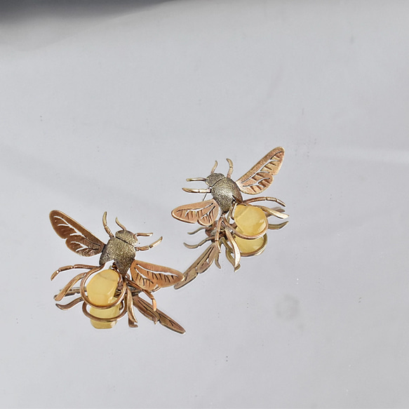 ハニーオパールの蜂さんbrassピアス～1匹～ 12枚目の画像