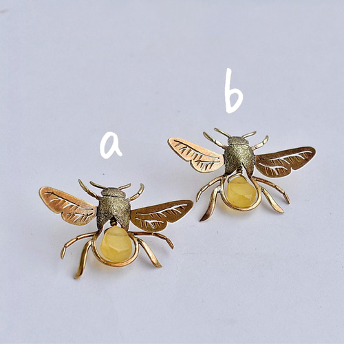 ハニーオパールの蜂さんbrassピアス～1匹～ ペンダントトップ imari 