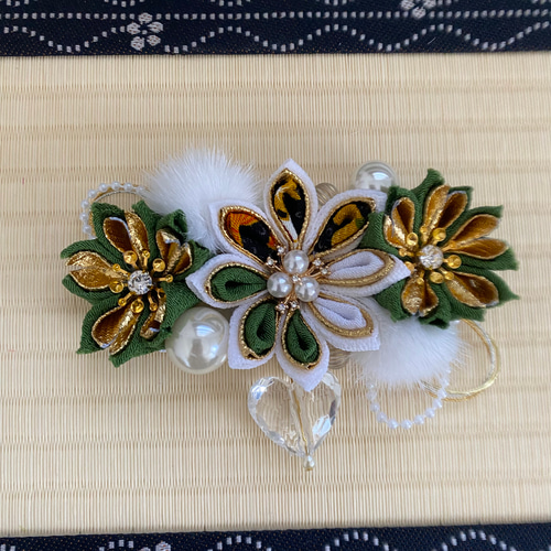 つまみ細工帯飾り 帯留め 緑 和装 その他アクセサリー 麗月 〜uruzuki