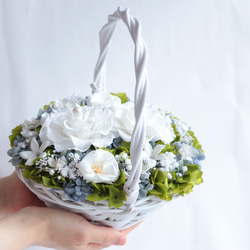 【カラーオーダーOK】“ホワイト&グリーン”の大きめホワイトバスケットのリングピロー＊Ｍサイズ＊お花をいっぱい詰め込んで 13枚目の画像