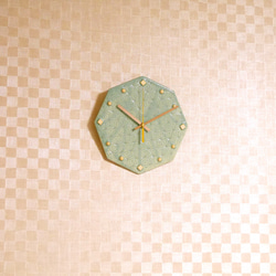 【壁掛け時計 八角形 麻の葉模様 澄空色】ギフト 陶器 時計 贈り物 おすすめ ペールグリーン ペールブルー 木目 静か 3枚目の画像