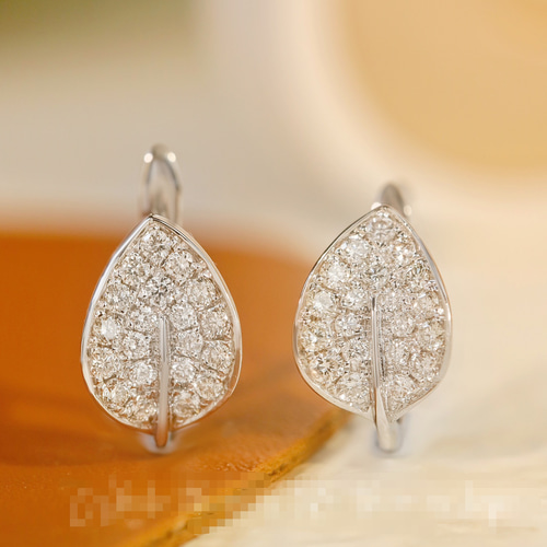 リーフモチーフ 天然ダイヤモンドピアスk18 ピアス（フープ） パール  