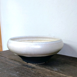 陶器の植木鉢　「生成り」＋「黒」 Мサイズ 1枚目の画像