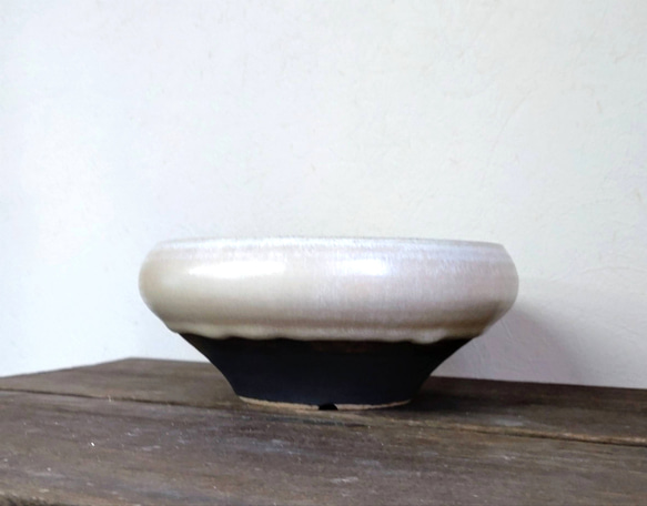 陶器の植木鉢　「生成り」＋「黒」 Мサイズ 4枚目の画像