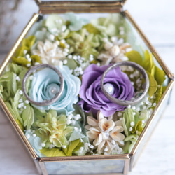 【カラーオーダーＯＫ】３輪のバラ“ホワイト&ピンクラベンダー”の小箱アンティークガラスのリングピロー（S） 15枚目の画像