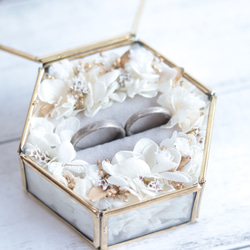 【カラーオーダーＯＫ】３輪のバラ“ホワイト&ピンクラベンダー”の小箱アンティークガラスのリングピロー（S） 14枚目の画像