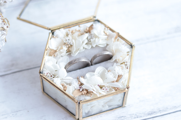【カラーオーダーＯＫ】３輪のバラ“ホワイト&ピンクラベンダー”の小箱アンティークガラスのリングピロー（S） 14枚目の画像