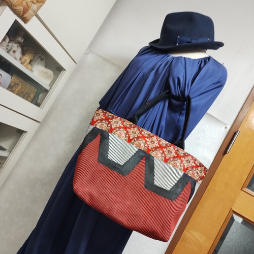 夏帯×正絹帯リメイク☆横型大きめバッグ☆ツーウェイ☆抽象花柄