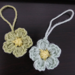 かぎ針編み　お花のチャーム(2個セット) 1枚目の画像
