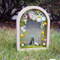 《名入れ記念日入り◎結婚祝い/結婚記念日/花婚式》プリザーブドフラワードライフラワーのガーデンウエディングガラスフレーム 4枚目の画像