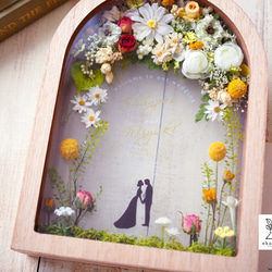 《名入れ記念日入り◎結婚祝い/結婚記念日/花婚式》プリザーブドフラワードライフラワーのガーデンウエディングガラスフレーム 2枚目の画像