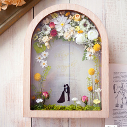 《名入れ記念日入り◎結婚祝い/結婚記念日/花婚式》プリザーブドフラワードライフラワーのガーデンウエディングガラスフレーム 3枚目の画像