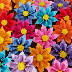 折り紙 10色のカラフルな立体の花飾り 2枚目の画像
