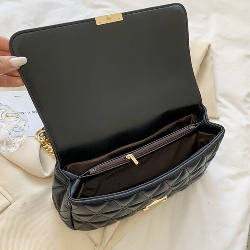 キルト地 2WAY ショルダーバッグ 黒 ブラック ゴールドチェーン カバン