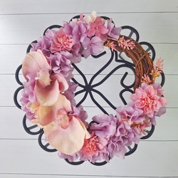 胡蝶蘭と紫陽花の三日月型フラワーリース/屋外リース•玄関リースとして最適なアーティフィシャルフラワーリース 5枚目の画像