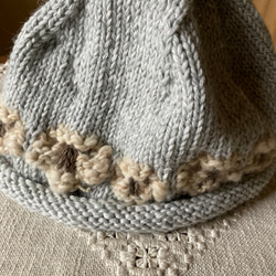 可愛いい羊の手編みニット帽 3枚目の画像