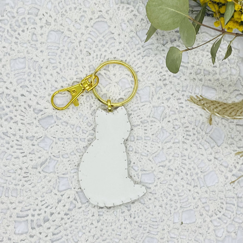 夏におすすめ】キラキラシェル ビーズ刺繍 貝殻 ブローチ(全2色