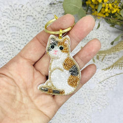 ビーズ刺繍のうちの子キーホルダー（バッグチャーム）・三毛猫 2枚目の画像