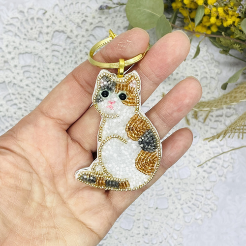 ビーズ刺繍のうちの子キーホルダー（バッグチャーム）・三毛猫