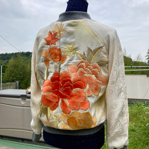 着物リメイク スカジャン 男性にも着て欲しくて作った 水色が鮮やかなジャケット 着物リメイク