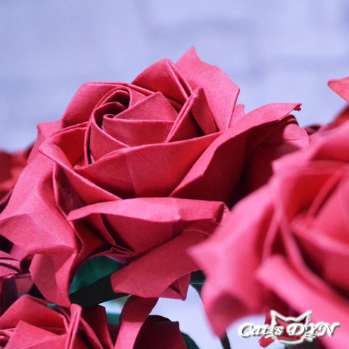 赤系統の薔薇(開花)の花束 （折り紙の薔薇の花） アートフラワー