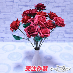赤系統の薔薇(開花)の花束　（折り紙の薔薇の花） 1枚目の画像