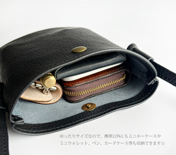本革のシンプルサコッシュ（撥水レザー・ブラック）調節可能ストラップ 軽量約70ｇ ゆったりサイズ　スマホポシェット 3枚目の画像