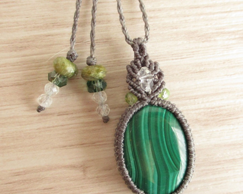 マラカイトのマクラメペンダント〈CP009〉 ネックレス・ペンダント