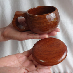 　母の日に　花梨の一木彫りコーヒーカップ　ふた付き 5枚目の画像