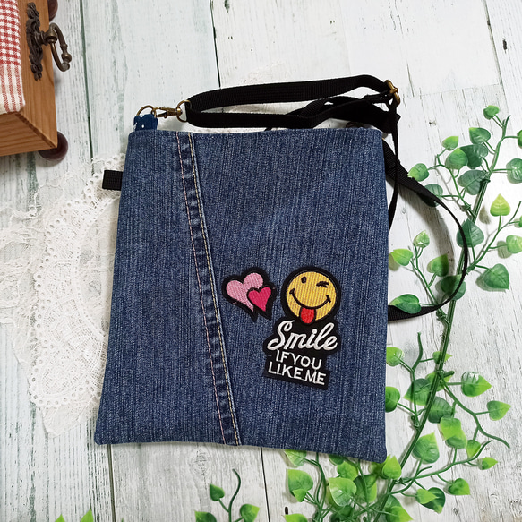 ＊SALE＊デニムリメイク サコッシュ(ポシェット) スターポケット☆彡 2枚目の画像