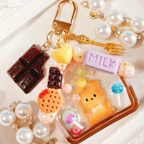 チョコねこちゃんのお菓子のおうち◇シャカシャカキーホルダー