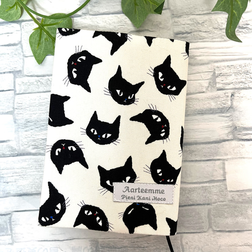 ブックカバー☆文庫本カバー☆黒猫ホワイト☆オーダー可能です