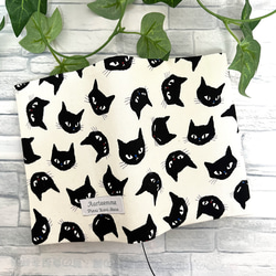 ブックカバー☆文庫本カバー☆黒猫ホワイト☆オーダー可能です