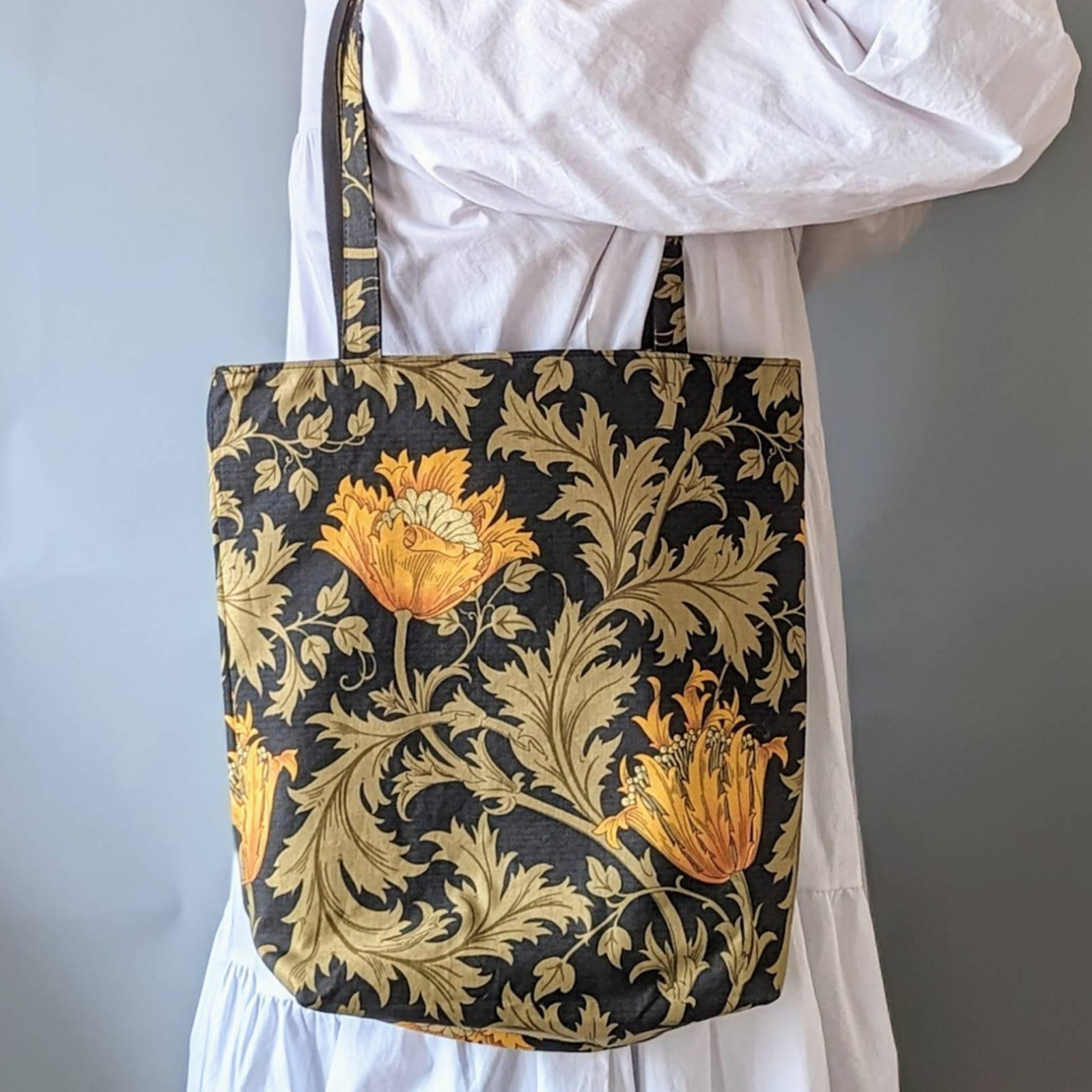 トートバッグ　アネモネ（オレンジ）　ウィリアムモリス　絵画　　マルシェバッグ　A4トートバッグ　エコバッグ　旅行