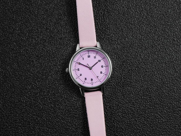 女性の反時計回りのエレガントな腕時計ピンクのダイヤルとストラップのパーソナライズされた腕時計世界中に無料配送 4枚目の画像