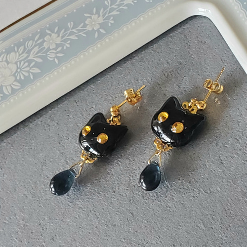 にゃんこピアス☆両耳 チェコガラス☆黒猫☆レジン☆猫ジュエリー 猫