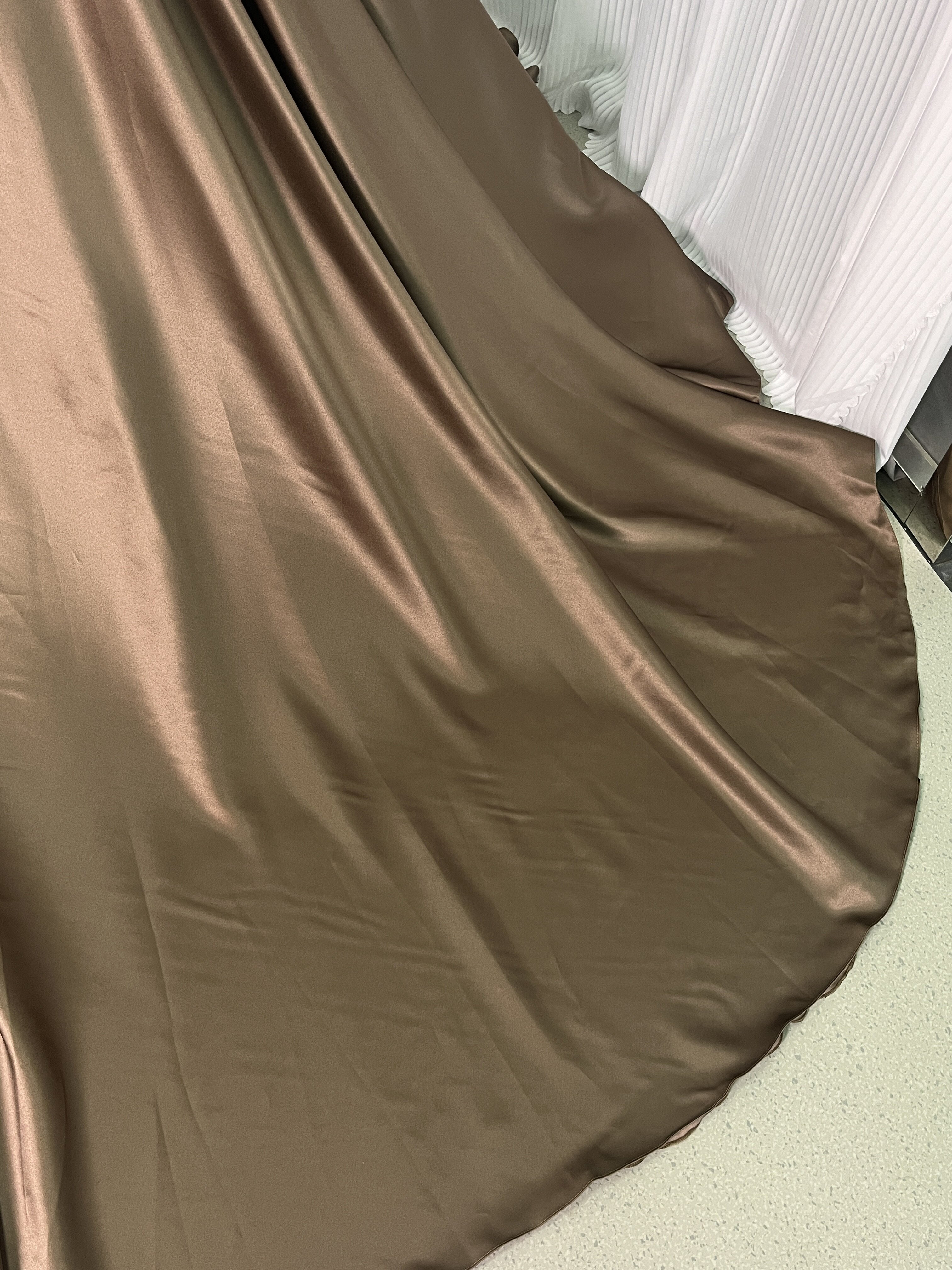 送料無料！ウェディングドレス ブラウン 取り外し袖 ビスチェ 光沢サテン 結婚式 前撮り